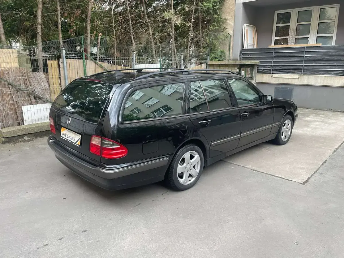 Używany Mercedes E280 Avantgarde 204 KM (150 kW) 2003 Czarny Kombi