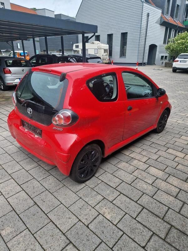 Rot Gebraucht 2010 Toyota Aygo Kleinwagen | 690 € (Superpreis) - Bild 1/4