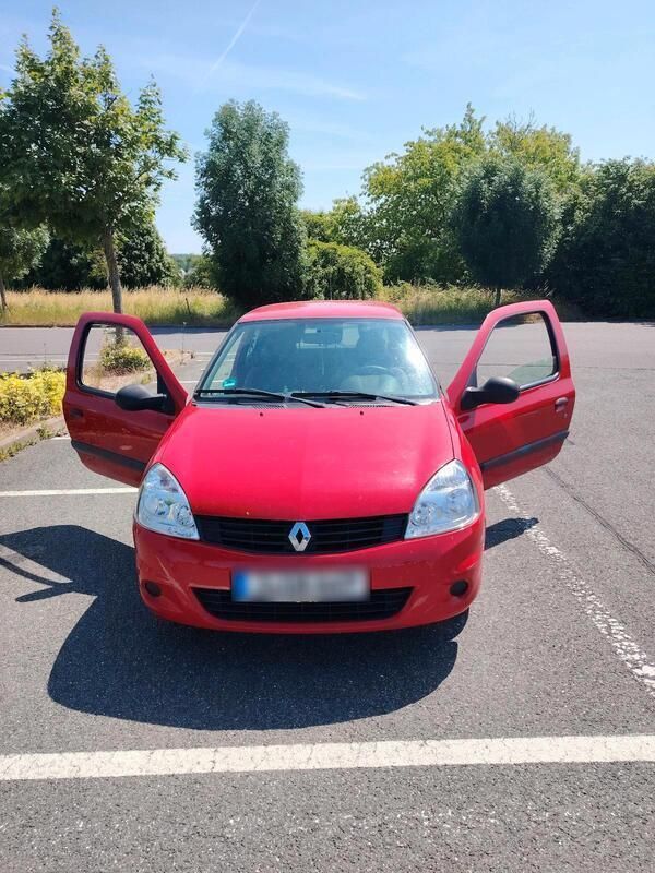 Rot Gebraucht 2012 Renault Clio IV Kleinwagen | 800 € - Bild 1/4