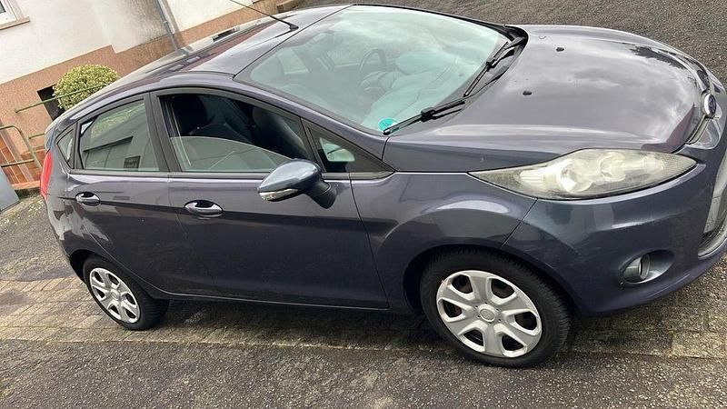 Gebraucht Ford Fiesta Trend 82 PS (60 kW) 2011 Grau Kleinwagen