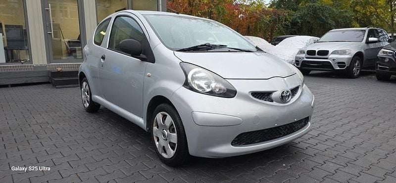 Silber Gebraucht 2008 Toyota Aygo Kleinwagen | 2.499 € (Guter Preis) - Bild 1/4