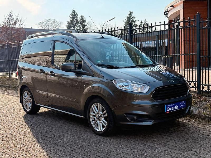 Gebraucht Ford Tourneo Courier Titanium 101 PS (74 kW) 2016 Grau Van / Kleinbus