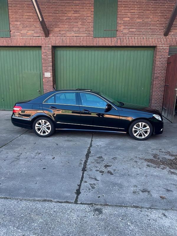 Gebraucht Mercedes E350 231 PS (169 kW) 2009 Schwarz Limousine
