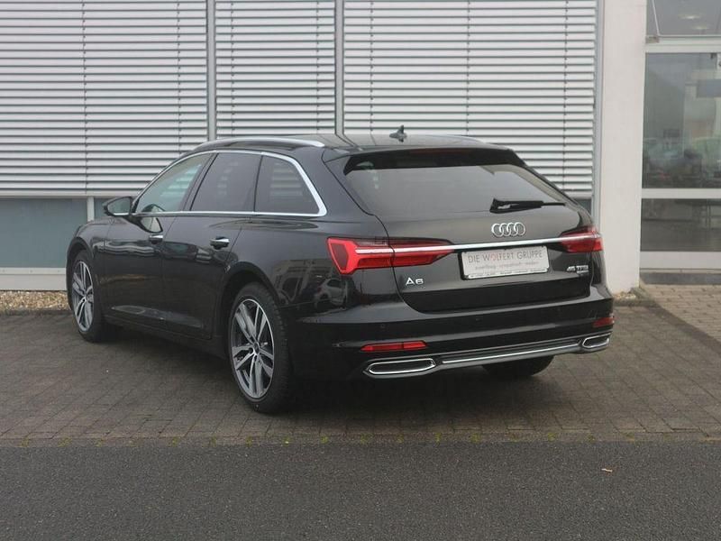 Gebraucht Audi A6 Design 265 PS (194 kW) 2022 Mythosschwarz metallic Kombi