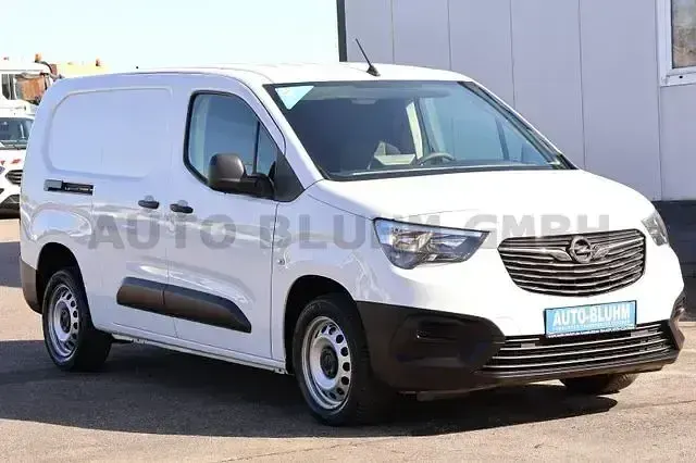 Gebraucht Opel Combo 102 PS (75 kW) 2022 Kaolinweiß Van / Kleinbus