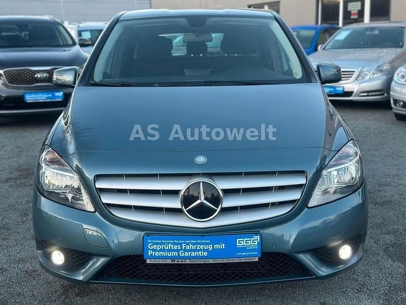 Usata Mercedes B200 156 CV (114 kW) 2012 Verde Monovolume