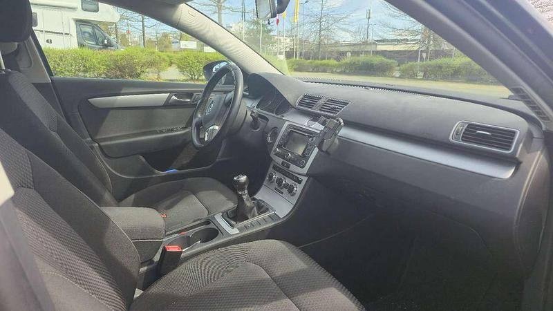 Gebraucht VW Passat Trendline 122 PS (89 kW) 2012 Grau Kombi
