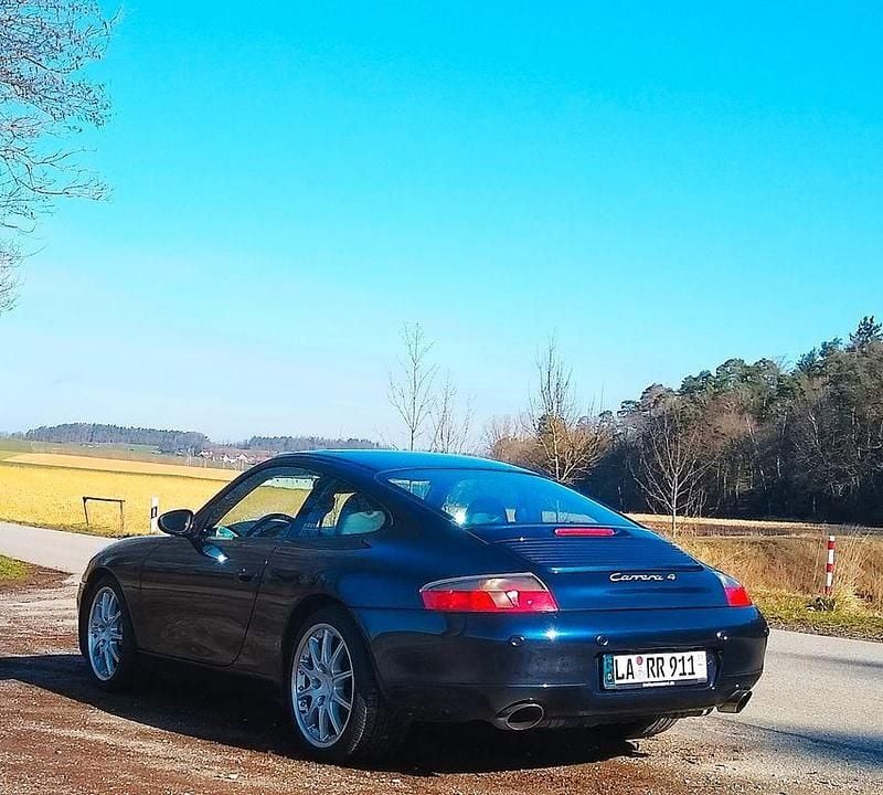Blau Gebraucht 2001 Porsche 911 Carrera 4 Coupé | 27.500 € (Fairer Preis) - Bild 1/4