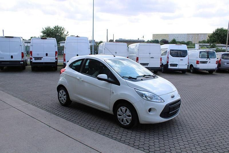Gebraucht Ford Ka Trend 69 PS (50 kW) 2016 Weiß Kleinwagen