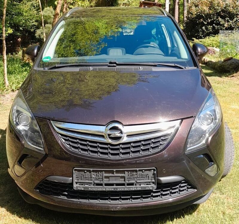 Braun Gebraucht 2016 Opel Zafira Tourer Edition Van / Kleinbus | 8.100 € (Guter Preis) - Bild 1/4