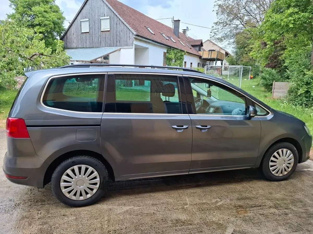 Occasion VW Sharan 140 ch (102 kW) 2014 Gris Monospace
