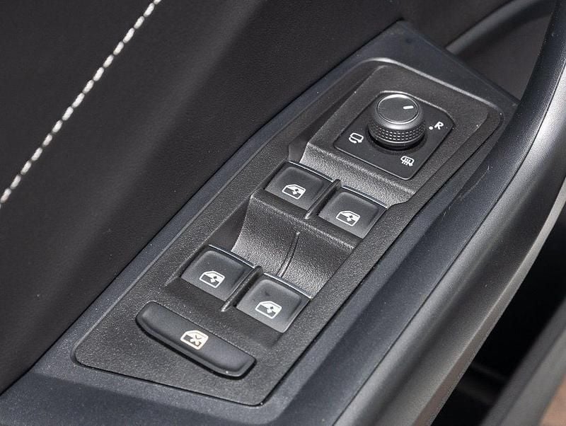 Gebraucht VW T-Roc R-line 150 PS (110 kW) 2024 Weiss SUV