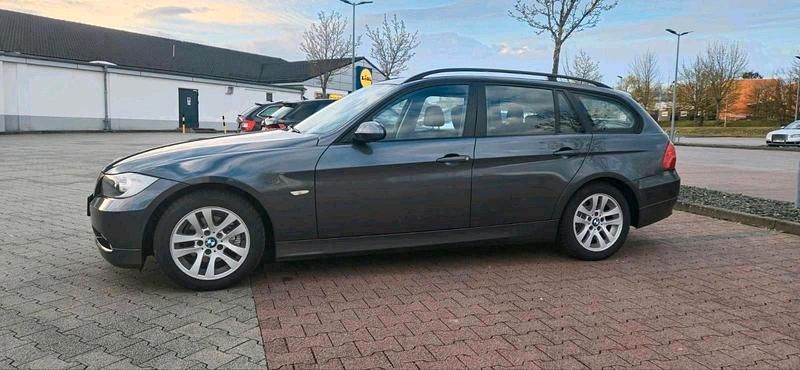 Gebraucht BMW 318 171 PS (125 kW) 2007 Grau Kombi
