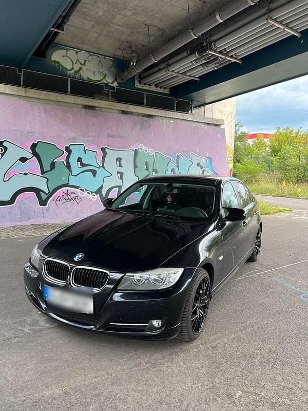 Schwarz Gebraucht 2012 BMW 318 Limousine | 8.500 € (Fairer Preis) - Bild 1/4