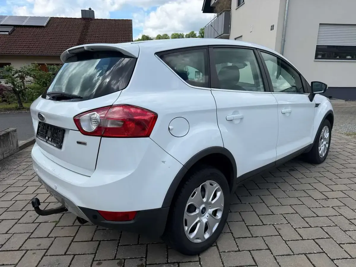 Używany Ford Kuga Trend 136 KM (100 kW) 2009 Biały SUV