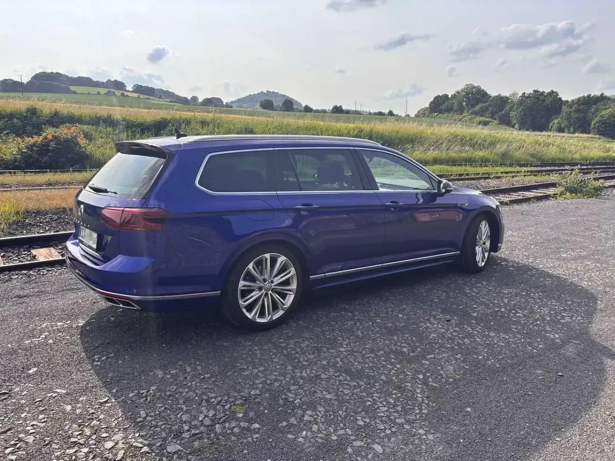 Gebraucht VW Passat Elegance 190 PS (139 kW) 2020 Blau Kombi