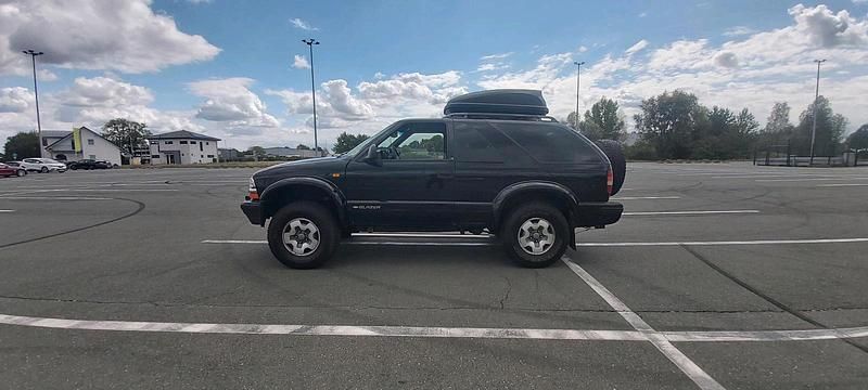 Schwarz Gebraucht 1998 Chevrolet Blazer SUV | 5.600 € (Fairer Preis) - Bild 1/4