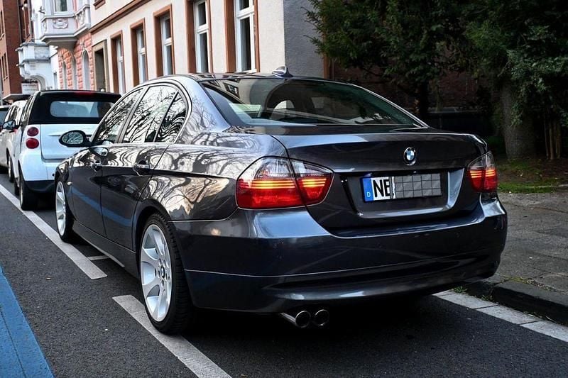 Gebraucht BMW 330 258 PS (189 kW) 2005 Grau Limousine