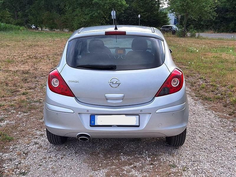 Gebraucht Opel Corsa 87 PS (63 kW) 2014 Silber Kleinwagen