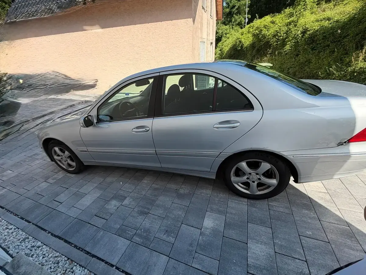 Gebraucht Mercedes C220 Elegance 150 PS (110 kW) 2005 Grau Limousine