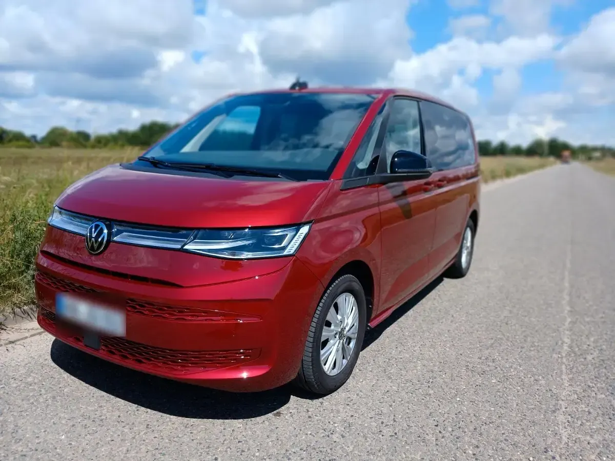 Gebraucht VW Multivan Life 150 PS (110 kW) 2025 Rot Van / Kleinbus