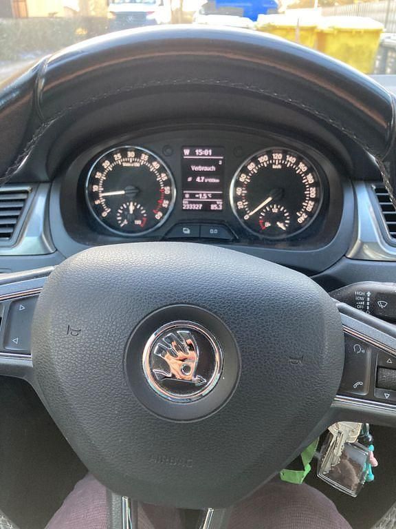 Gebraucht Skoda Rapid Ambition 90 PS (66 kW) 2014 Blau Kleinwagen