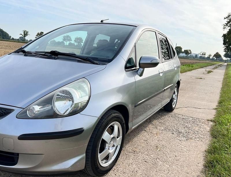 Grau Gebraucht 2007 Honda Jazz LS Kleinwagen | 1.100 € (Fairer Preis) - Bild 1/4