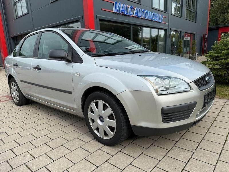 Silber Gebraucht 2006 Ford Focus Fun X Limousine | 3.250 € (Fairer Preis) - Bild 1/4