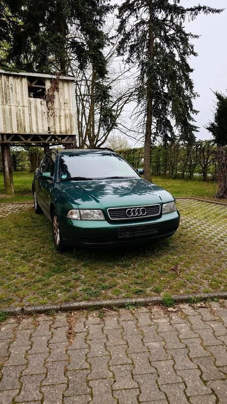 Gebraucht Audi A4 125 PS (91 kW) 1999 Grün Kombi