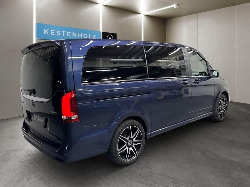 Gebraucht Mercedes V300 AMG 237 PS (174 kW) 2023 Sodalithblau Van / Kleinbus