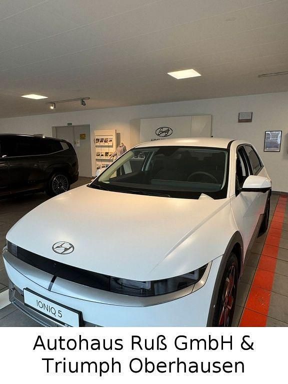 Weiß Gebraucht 2023 Hyundai Ioniq 5 Techniq SUV | 34.290 € - Bild 1/3