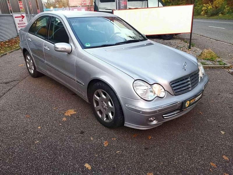 Brillantsilber Gebraucht 2004 Mercedes C180 Limousine | 5.000 € (Fairer Preis) - Bild 1/4