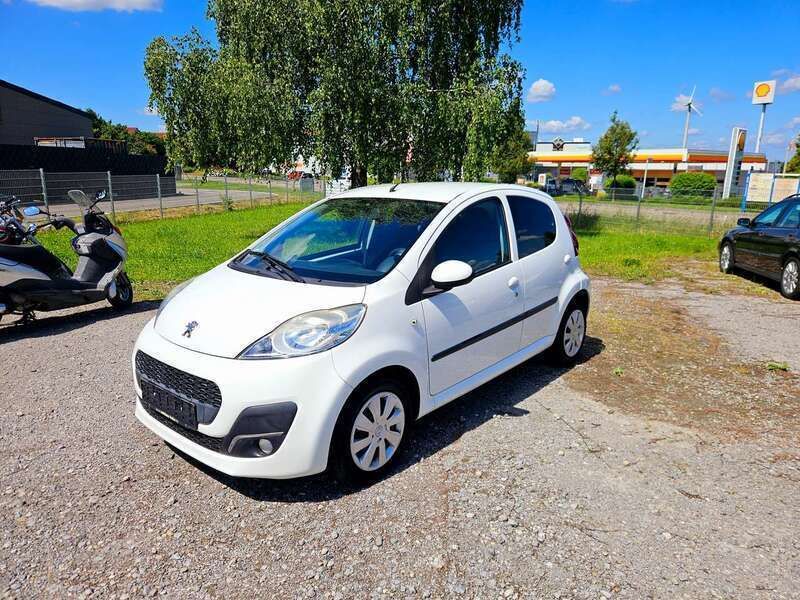 Weiß Gebraucht 2012 Peugeot 107 Active Kleinwagen | 4.500 € (Guter Preis) - Bild 1/4
