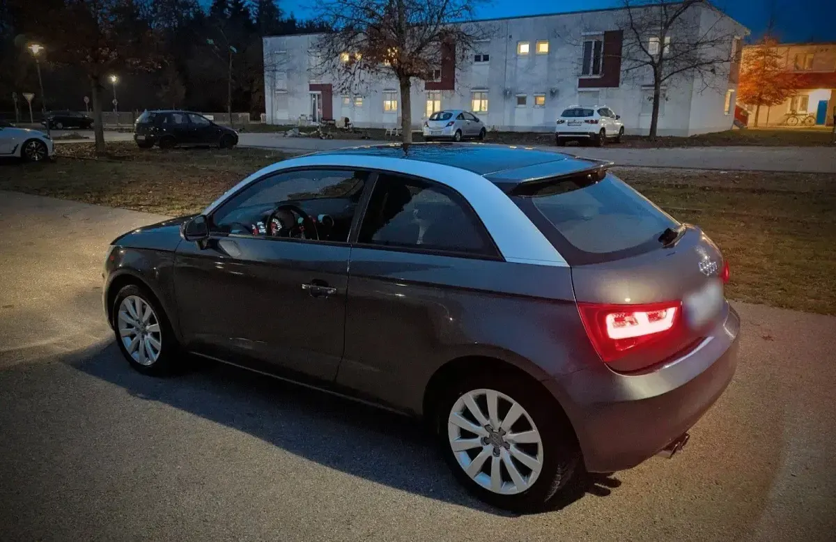 Gebraucht Audi A1 Ambition 122 PS (89 kW) 2012 Grau Kleinwagen