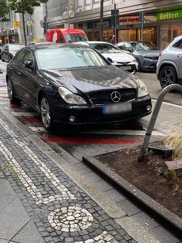 Schwarz Gebraucht 2004 Mercedes CLS350 Limousine | 5.999 € (Fairer Preis) - Bild 1/4