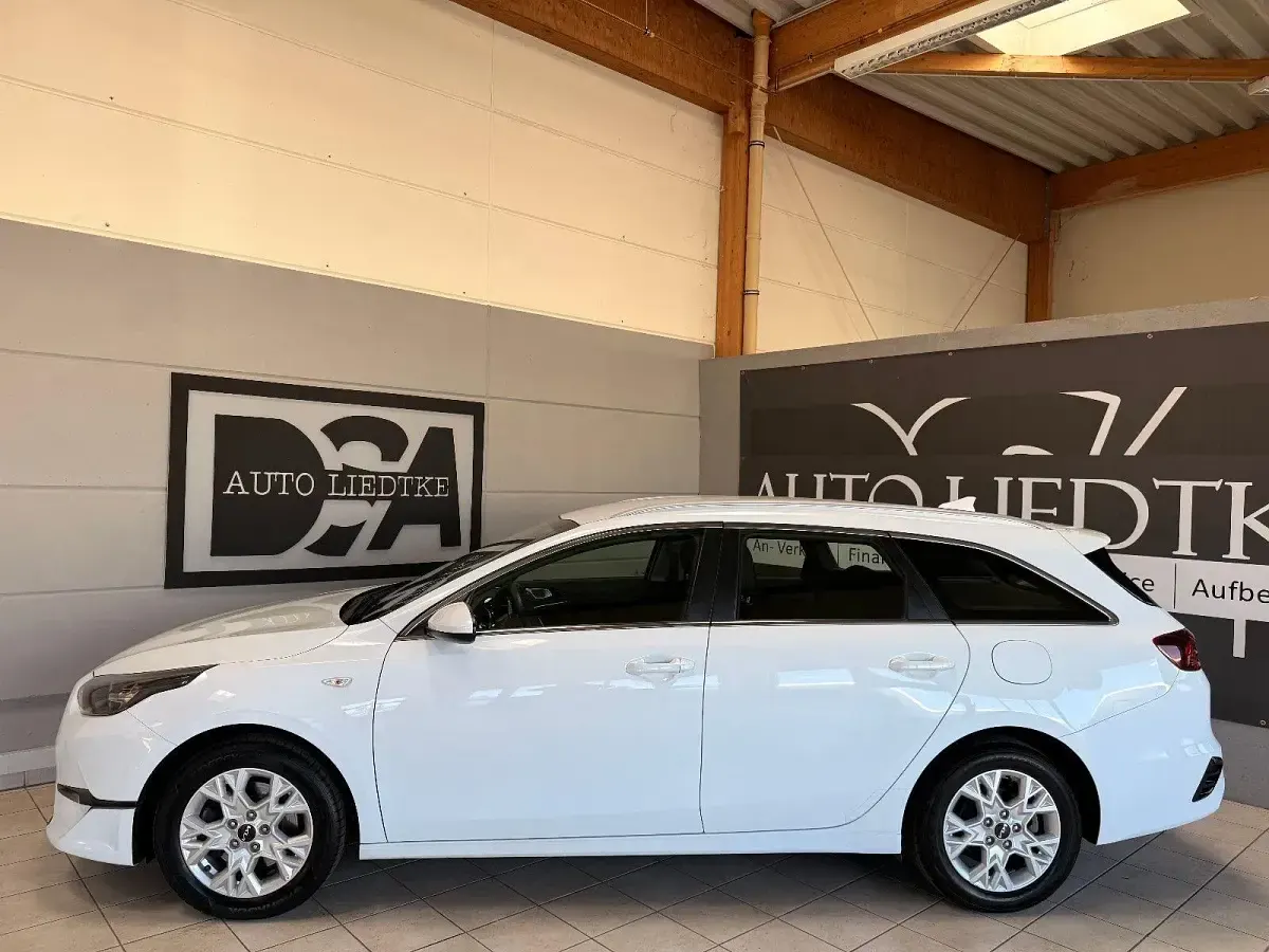 Gebraucht Kia Ceed Vision 160 PS (117 kW) 2021 Weiß Kleinwagen