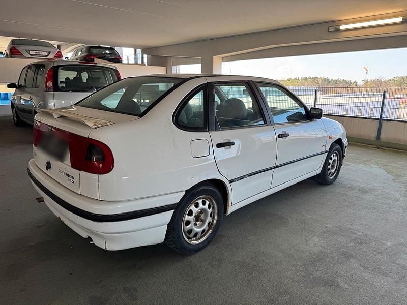 Gebraucht Seat Cordoba 60 PS (44 kW) 1995 Weiß Limousine