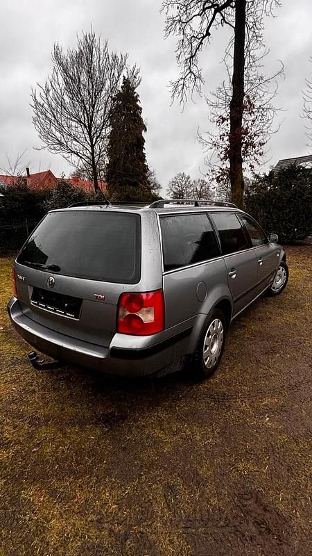 Gebraucht VW Passat 131 PS (96 kW) 2002 Silber Kombi