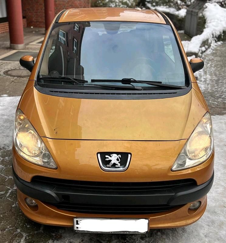 Gebraucht Peugeot 1007 73 PS (53 kW) 2005 Gold Van / Kleinbus