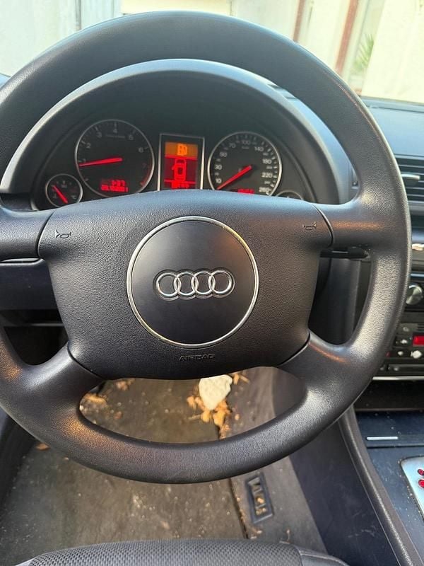 Gebraucht Audi A4 131 PS (96 kW) 2002 Blau Limousine