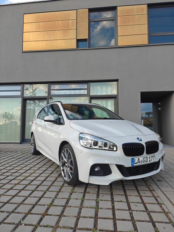 Weiß Gebraucht 2016 BMW 220 Active Tourer M Sport Van / Kleinbus | 17.500 € (Fairer Preis) - Bild 1/4