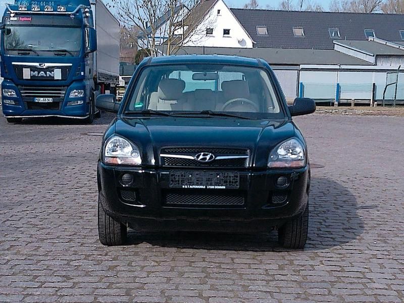 Gebraucht Hyundai Tucson 141 PS (103 kW) 2010 Schwarz SUV