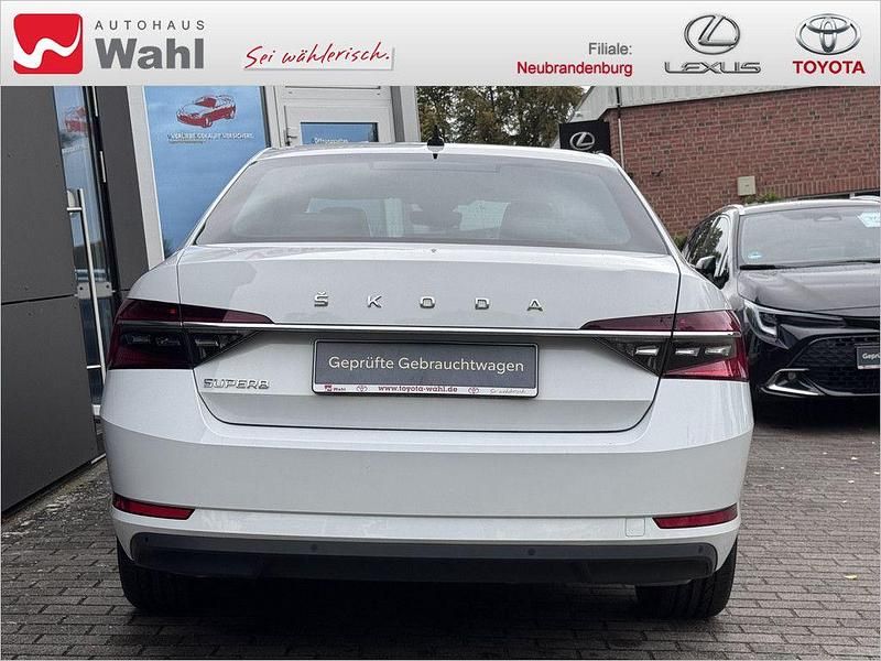 Gebraucht Skoda Superb Style 190 PS (139 kW) 2020 Moonweiß perleffekt Limousine