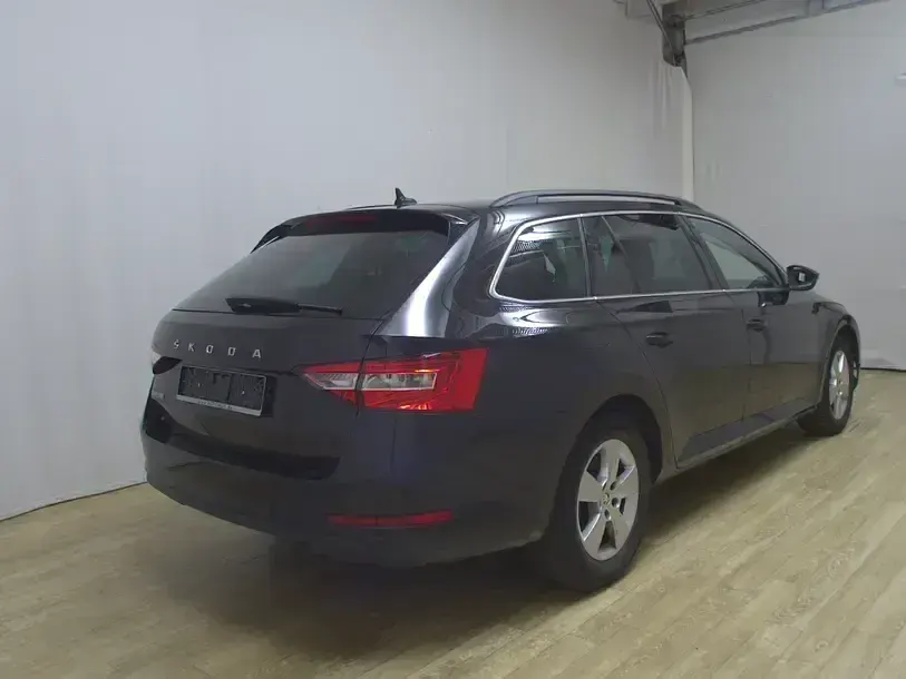 Gebraucht Skoda Superb Ambition 150 PS (110 kW) 2022 Schwarz Kombi