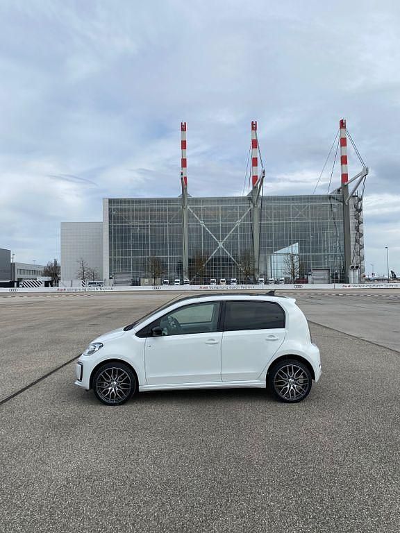 Second-hand VW e-up! Style 61 kW (83 CP) 2020 Alb Hatchback