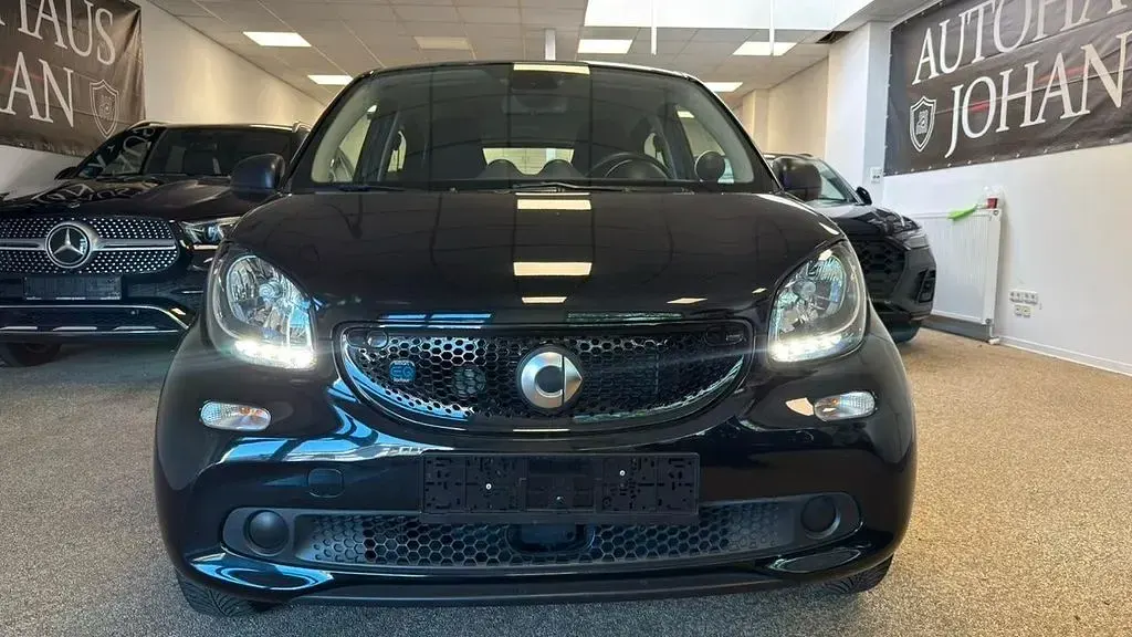 Gebraucht Smart ForFour Electric Drive 60 kW (82 PS) 2018 Schwarz Limousine