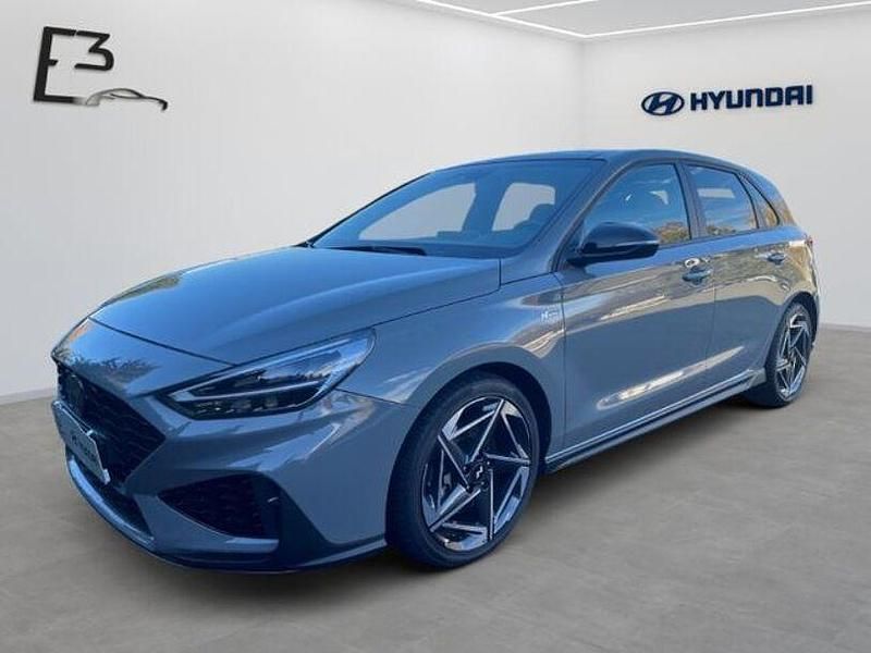 Shadow grey / sol Gebraucht 2024 Hyundai i30 N Line Limousine | 25.900 € (Fairer Preis) - Bild 1/4