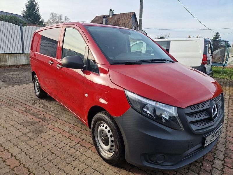 Rot Gebraucht 2021 Mercedes Vito Van | 16.648 € (Superpreis) - Bild 1/4