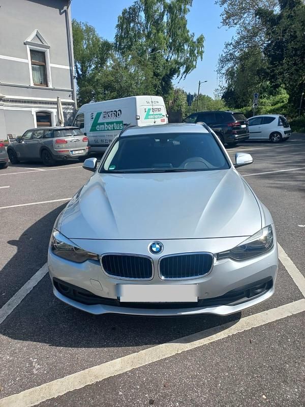 Silber Gebraucht 2017 BMW 318 Kombi | 10.500 € (Guter Preis) - Bild 1/4