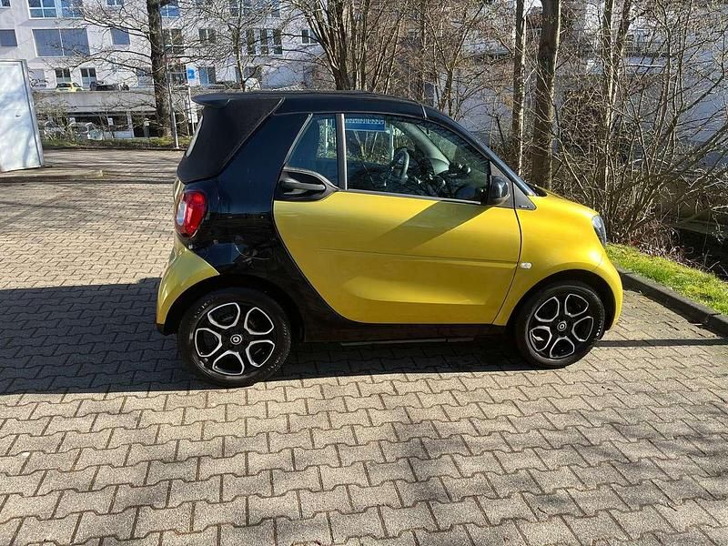 Gebraucht Smart ForTwo Cabrio Passion 90 PS (66 kW) 2018 Gelb Cabrio